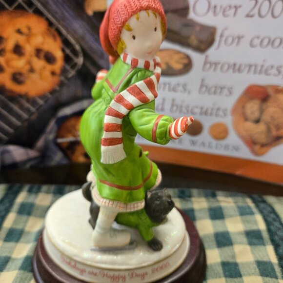 2005 collectible Holly Hobbie porcelain figure figurine with wood base - Picture 1 of 1